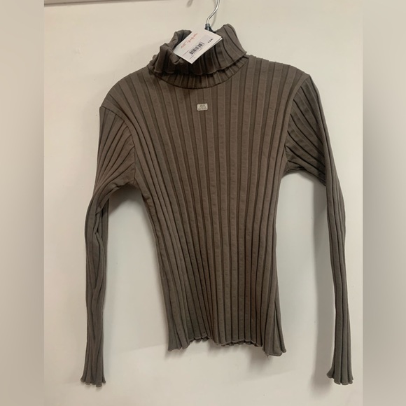 Lili Gaufrette Ribbed Turtleneck - Picture 7 of 11